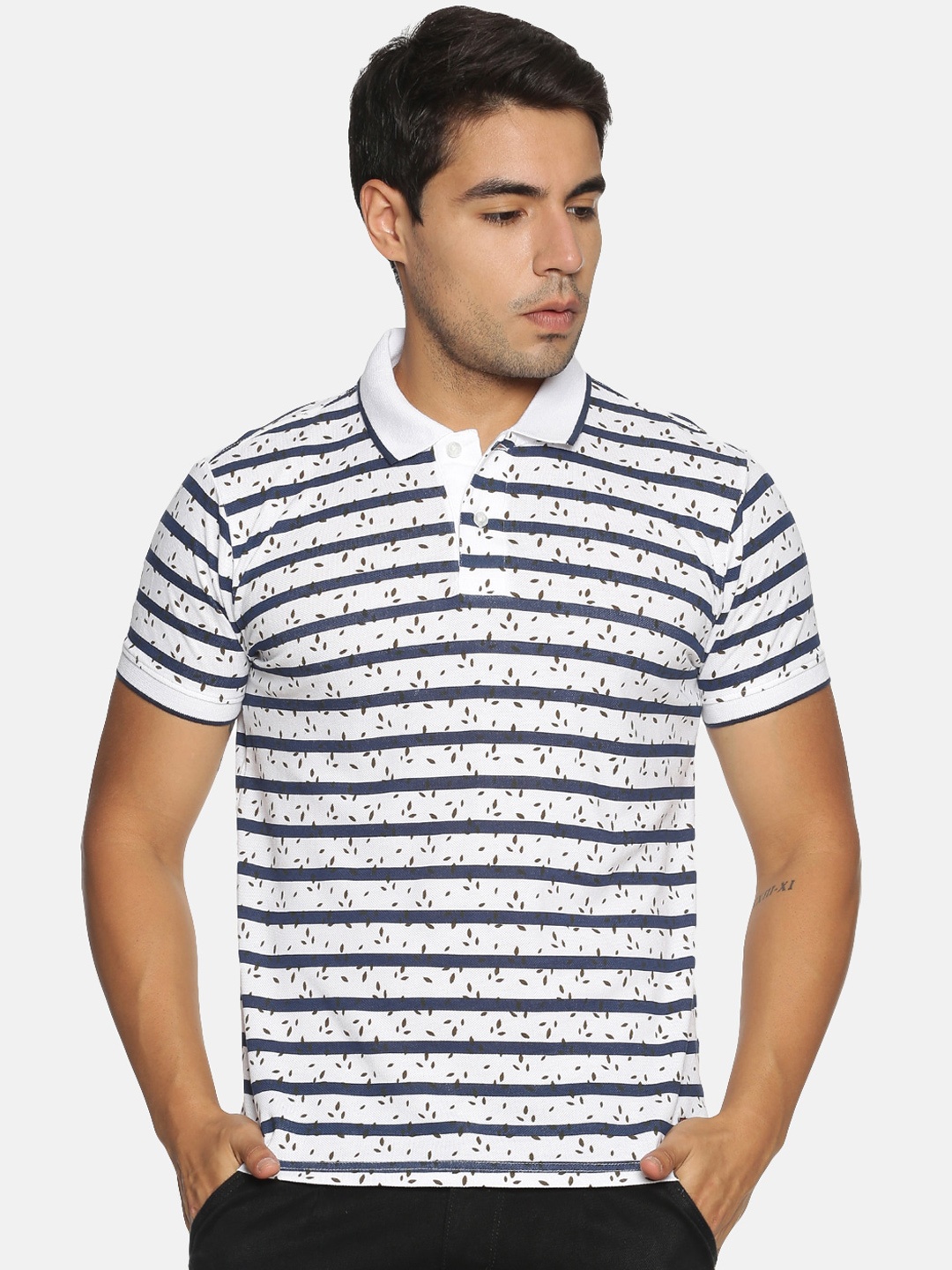 

Steenbok Men White Striped Polo Collar T-shirt