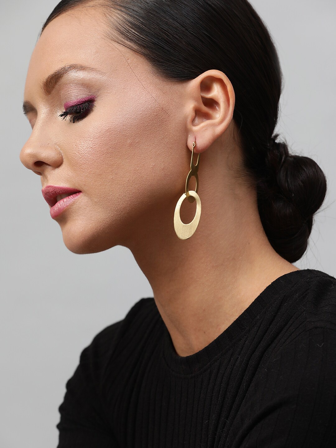 

STREET 9 Gold Geometric Drop Earrings