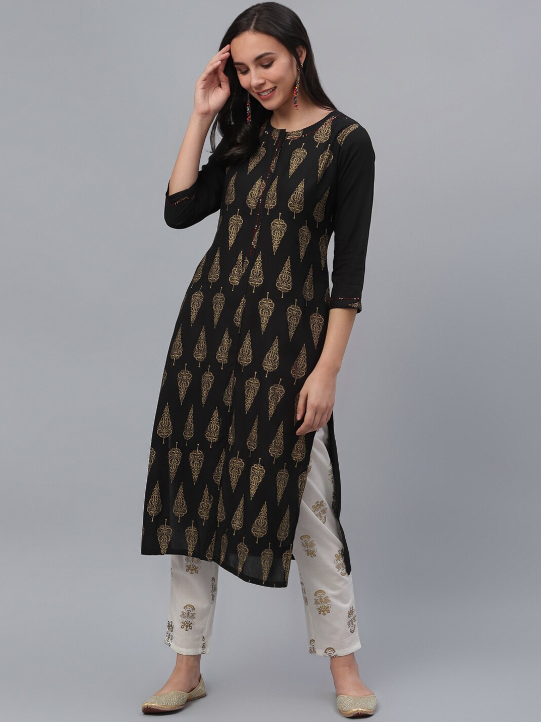 

Libas Women Black & Gold Floral Printed Straight Kurta