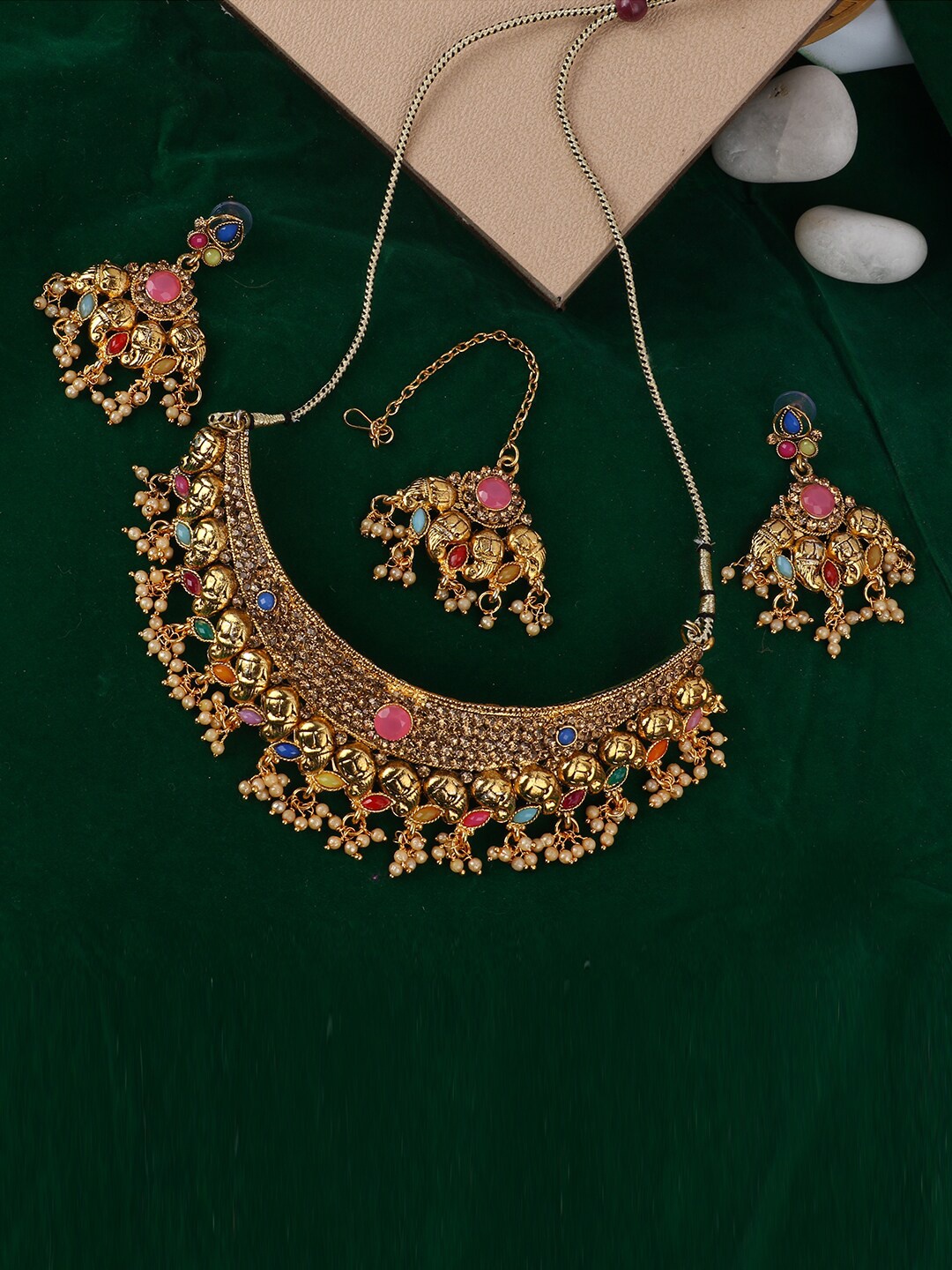 

ANIKAS CREATION Gold-Plated Pearl & Kundan-Studded Vilandi Jewellery Set
