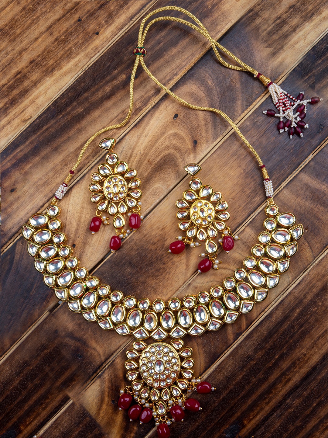 

MORKANTH JEWELLERY Gold-Plated & Red Kundan Studded Jewellery Set