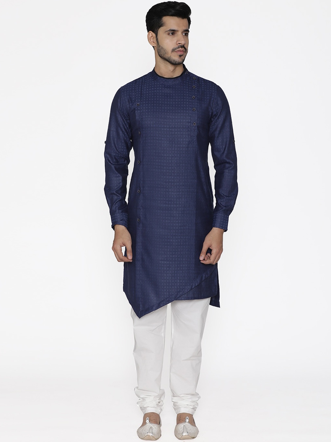 

Manyavar Men Blue Woven Design Straight Kurta