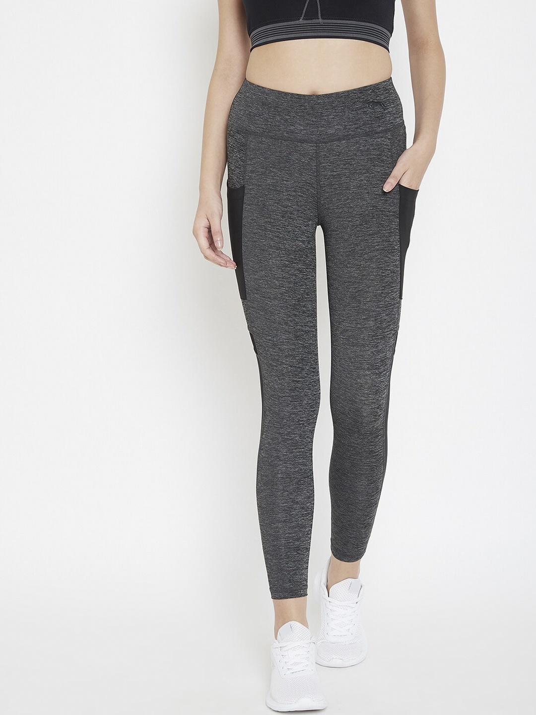 

JUMP USA Women Grey & Black Colourblocked Activewear Gym Tights