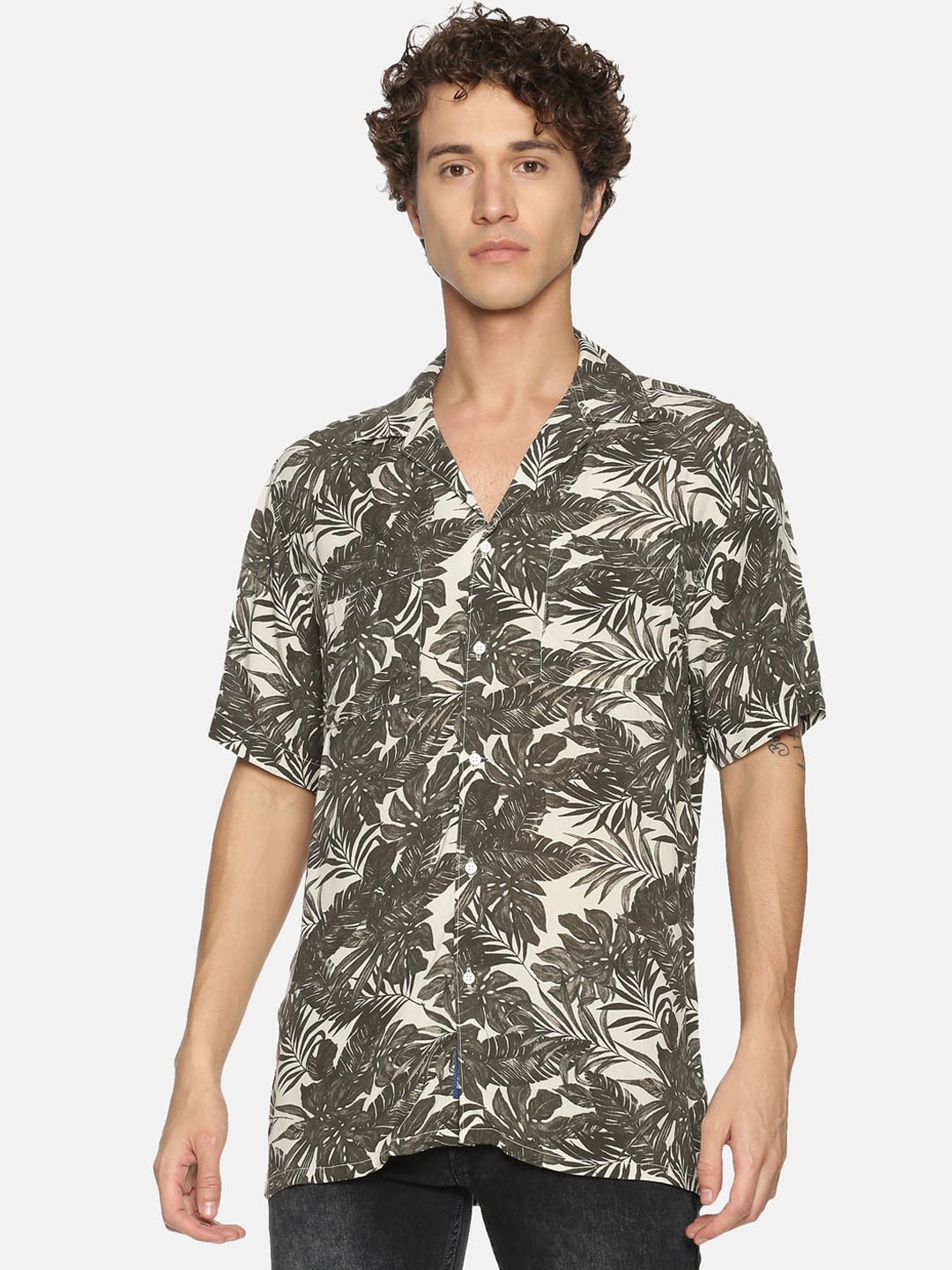 

Bene Kleed Men Off-White & Purple Regular Fit Printed Casual Shirt