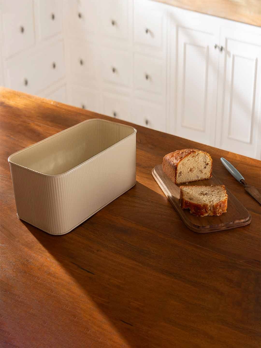 

ellementry Off-White & Brown Egg Shell Metal Bread Box With Wooden Lid