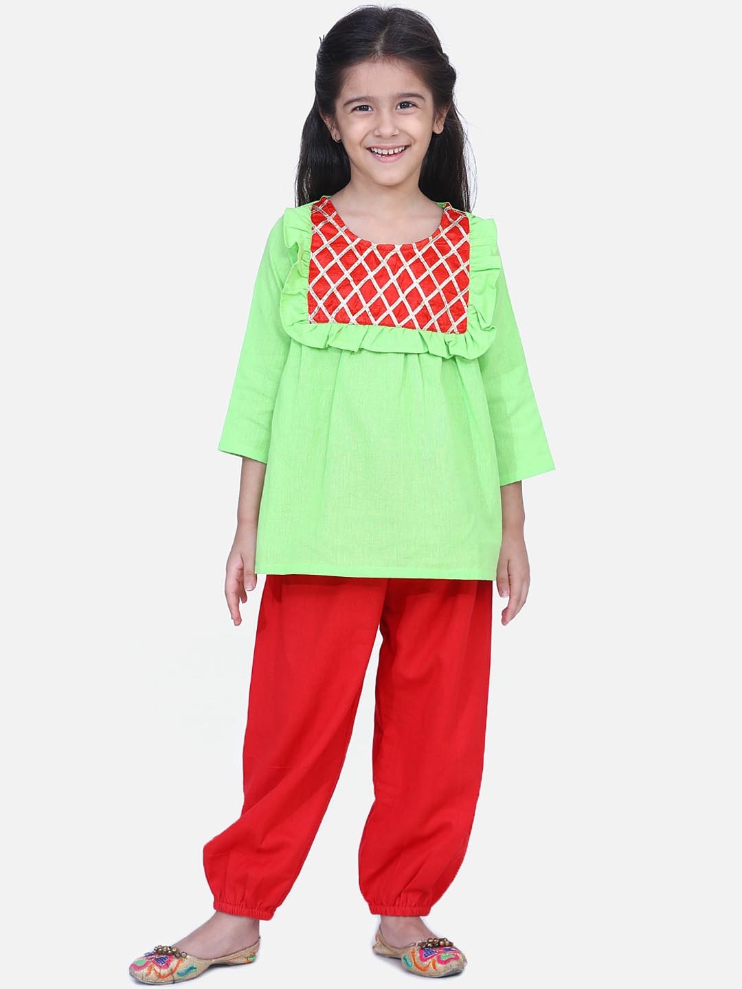 

BownBee Girls Green & Red Yoke Design Kurta Set