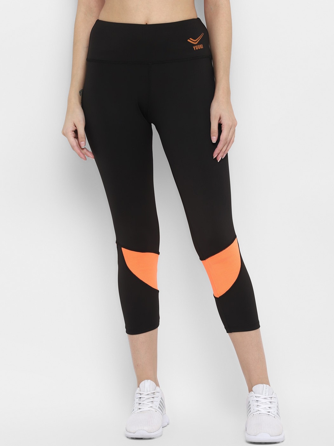 

Yuuki Women Black Solid Running Cropped Tights