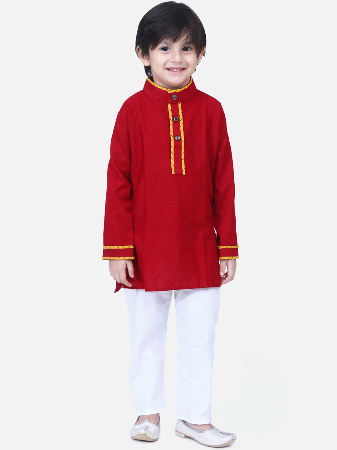 

BownBee Boys Red & White Solid Kurta with Pyjamas