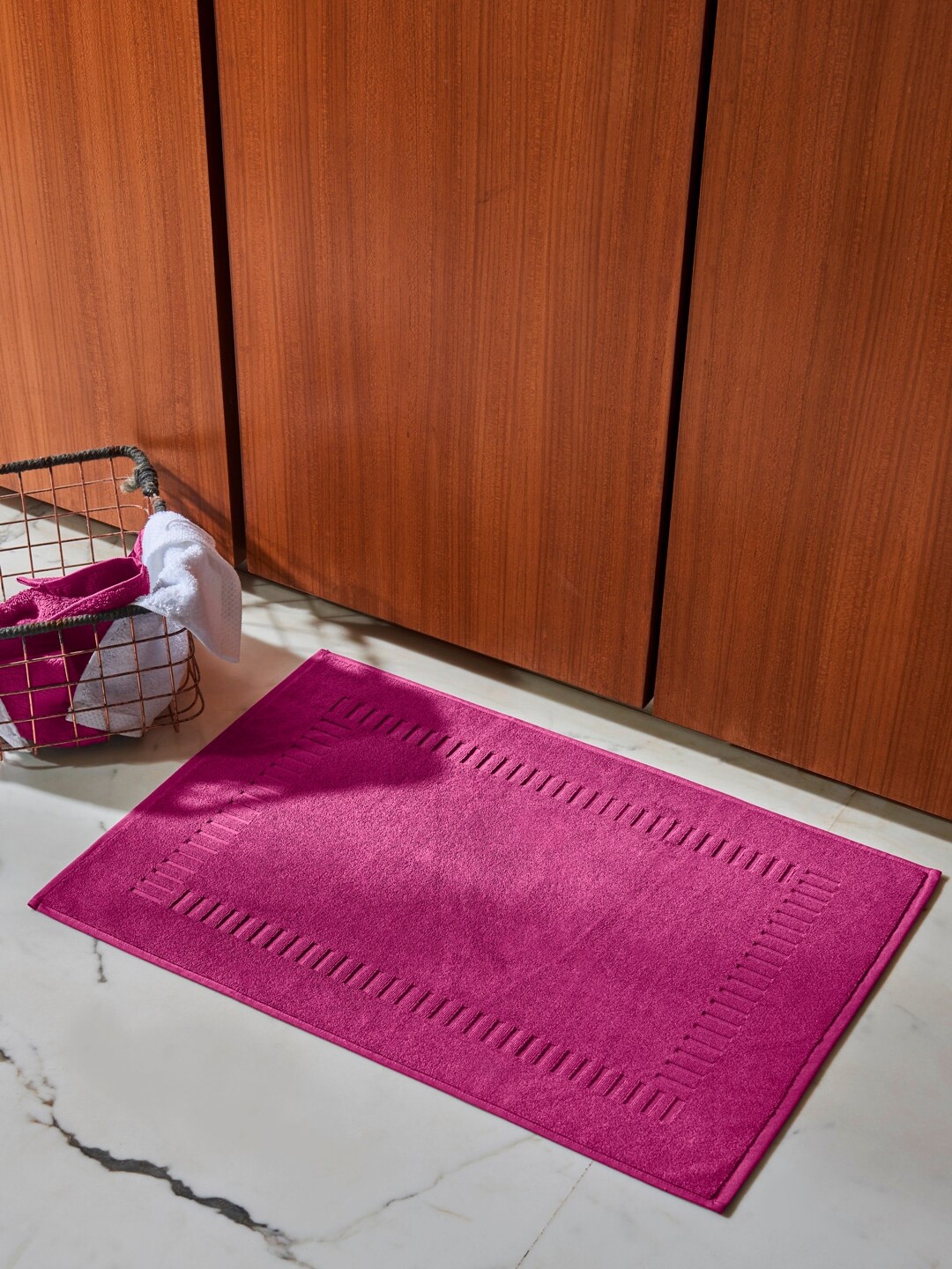 

DDecor Pink Solid 550 GSM Live Beautiful Bath Rug