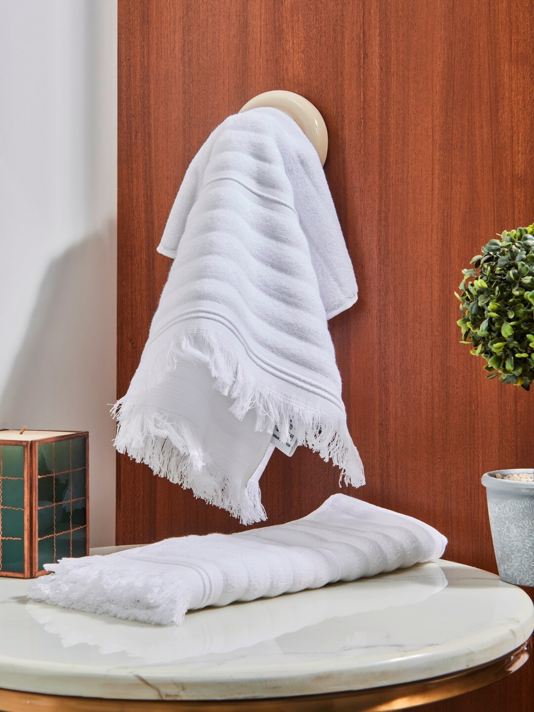 

DDecor Unisex Set Of 2 White Solid 500 GSM Hand Towels
