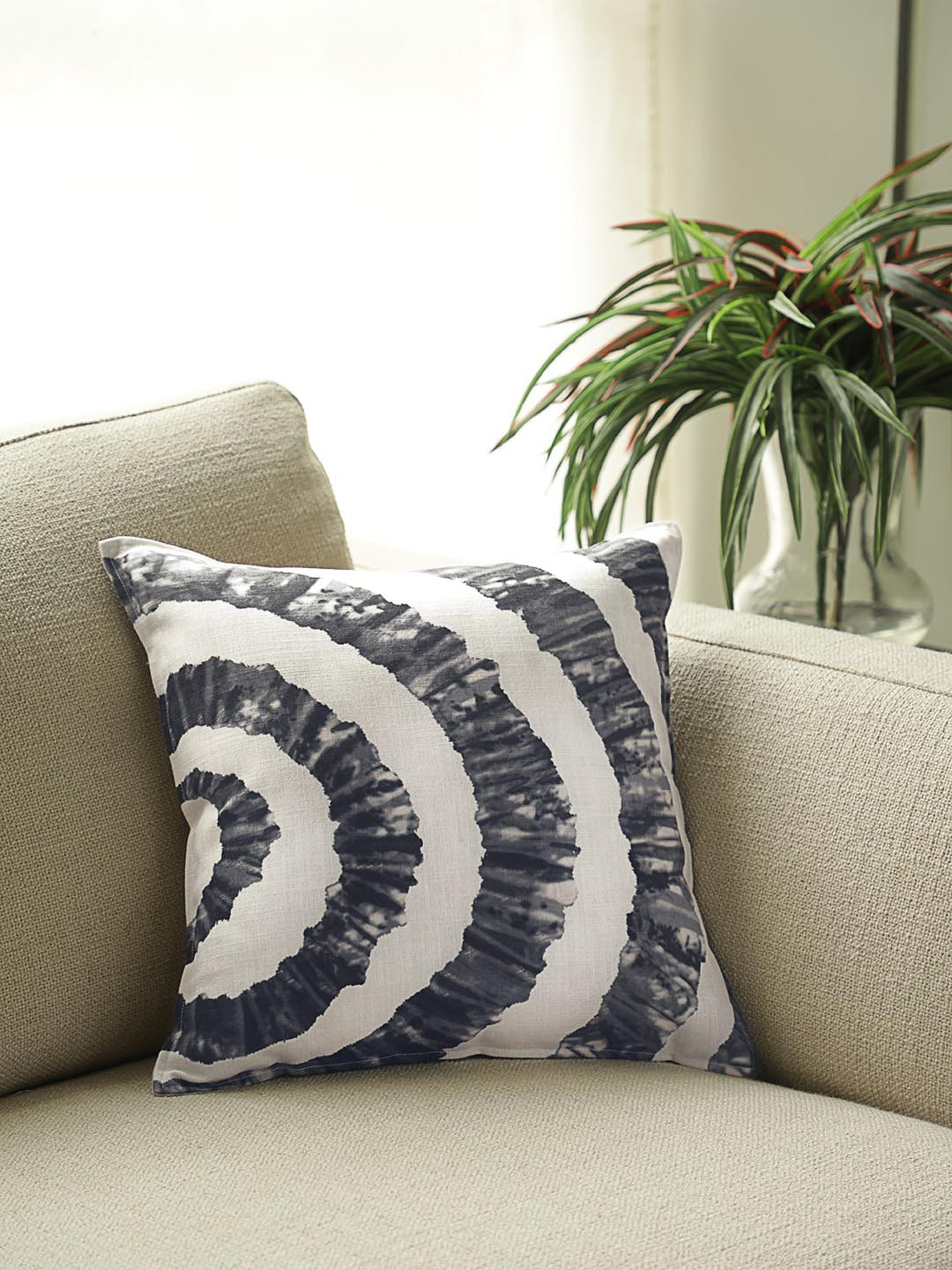 

BLUE BOAT Black & White Single Abstract Square Cushion Covers