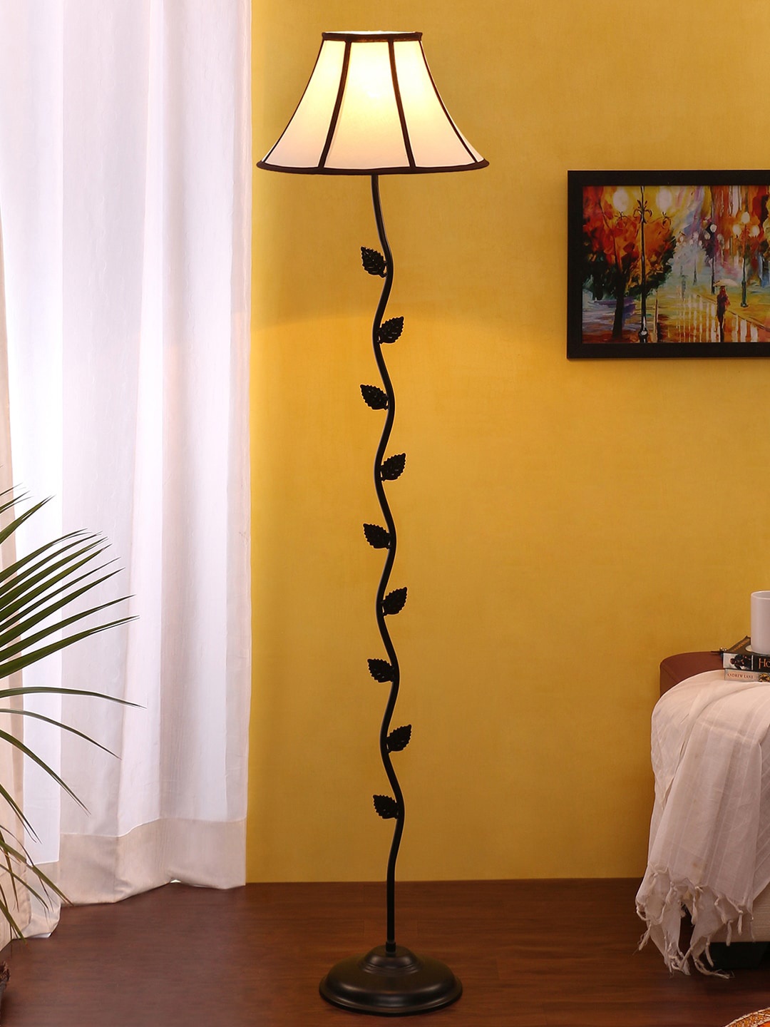 

Devansh Black Solid Leaf Shaped Novelty Lamp