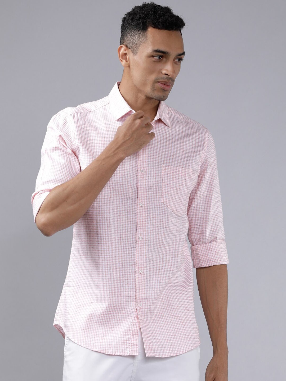 

Black coffee Men White & Pink Slim Fit Checked Casual Shirt