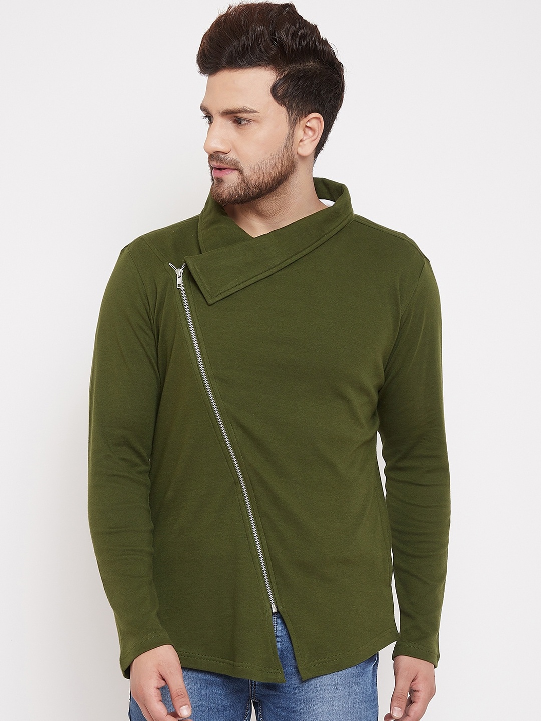 

Hypernation Men Green Solid V-Neck T-shirt