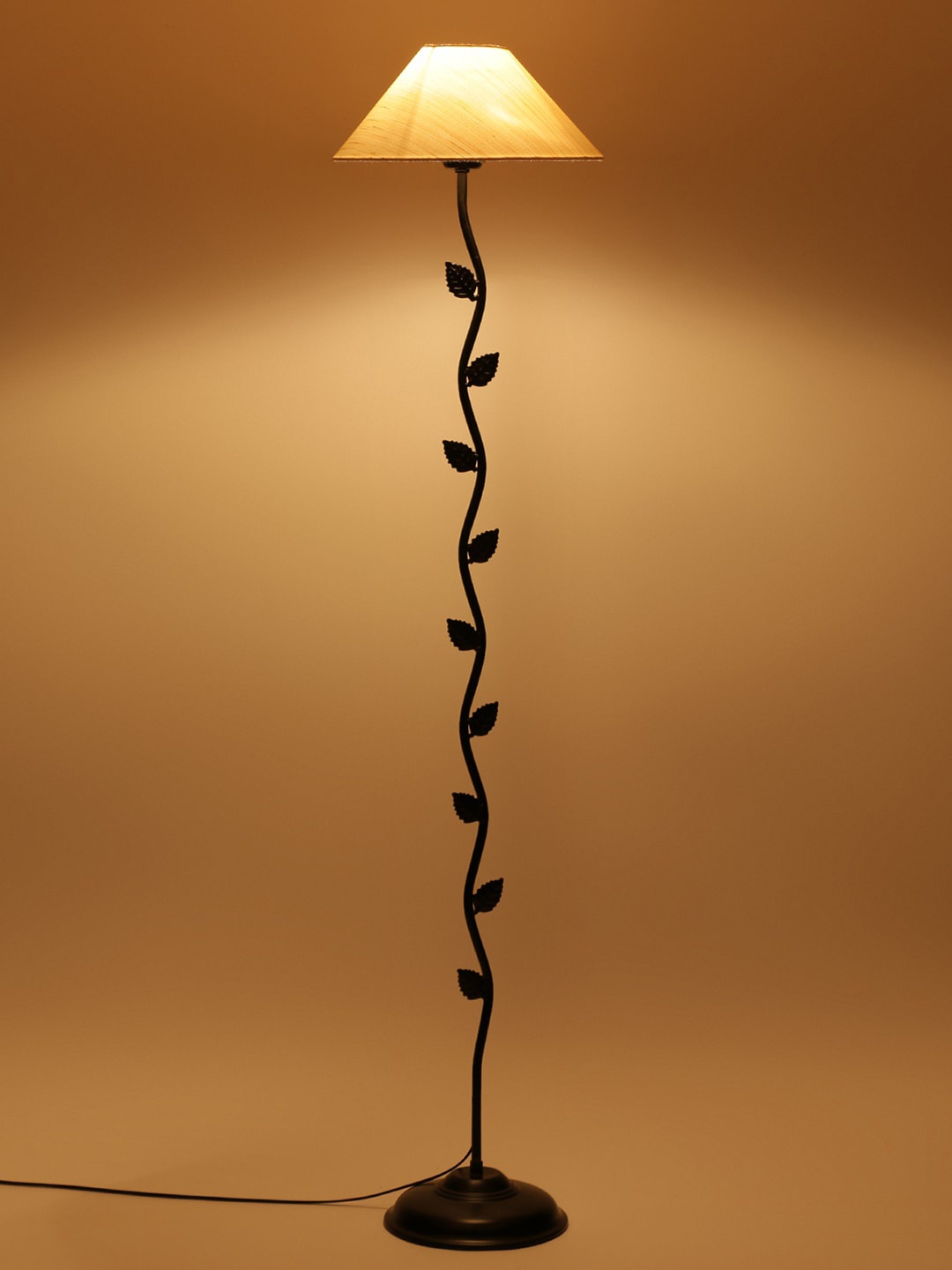 

Devansh Cream-Coloured Textured Leaf Shaped Club Lamp
