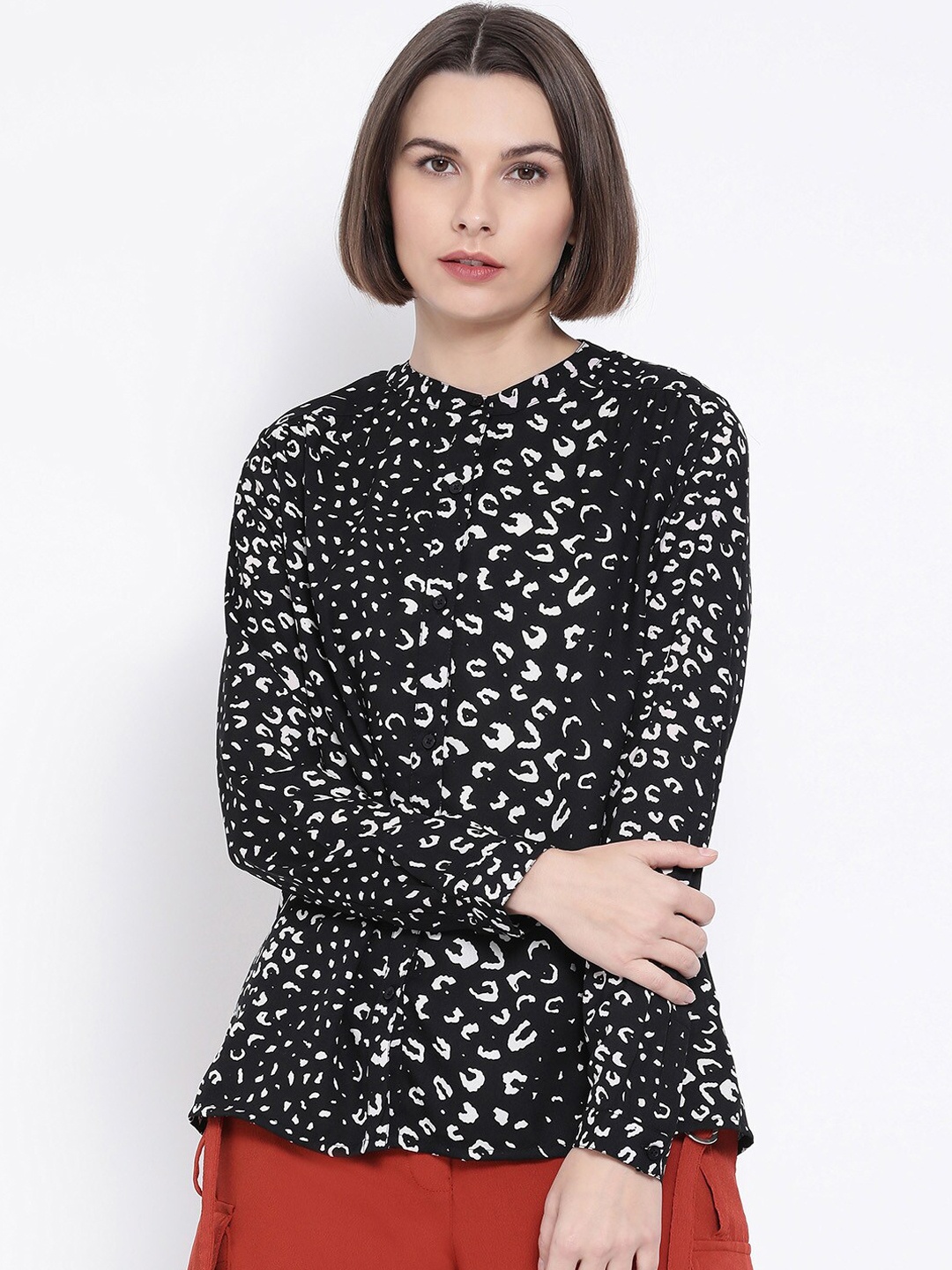 Oxolloxo Women Black Regular Fit Animal Printed Casual Shirt