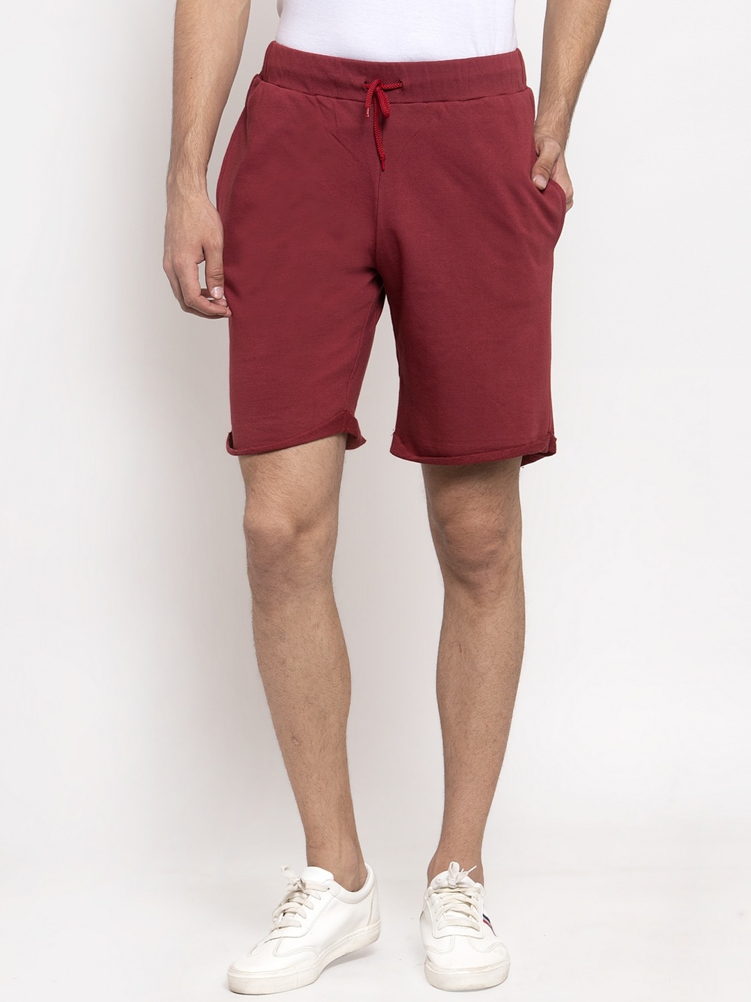 

DOOR74 Men Maroon Solid Regular Fit Regular Shorts