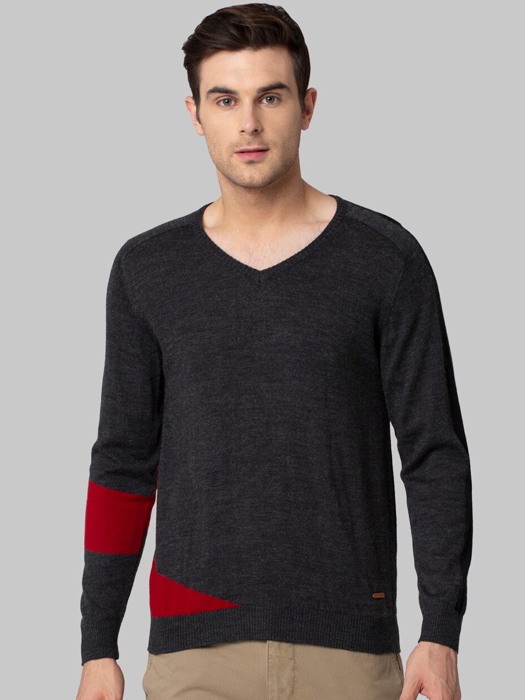 

Park Avenue Men Charcoal Grey Solid Pullover Sweater