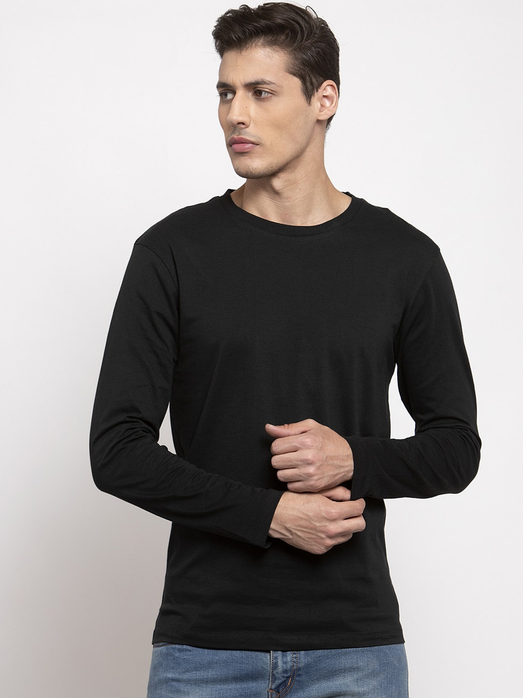 

DOOR74 Men Black Solid Round Neck T-shirt