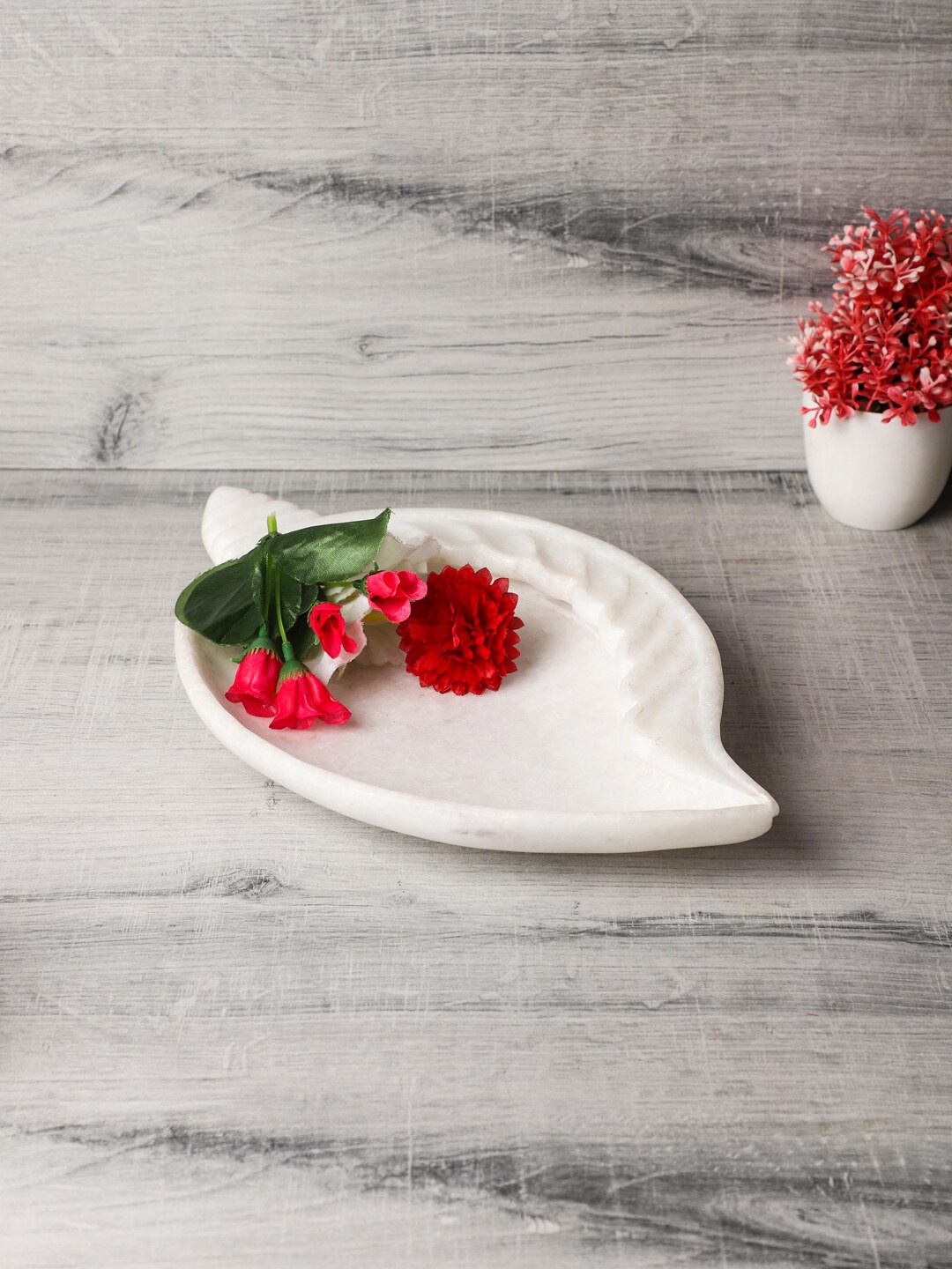 

NikkisPride White Makrana Marble Shankh Shape Uruli