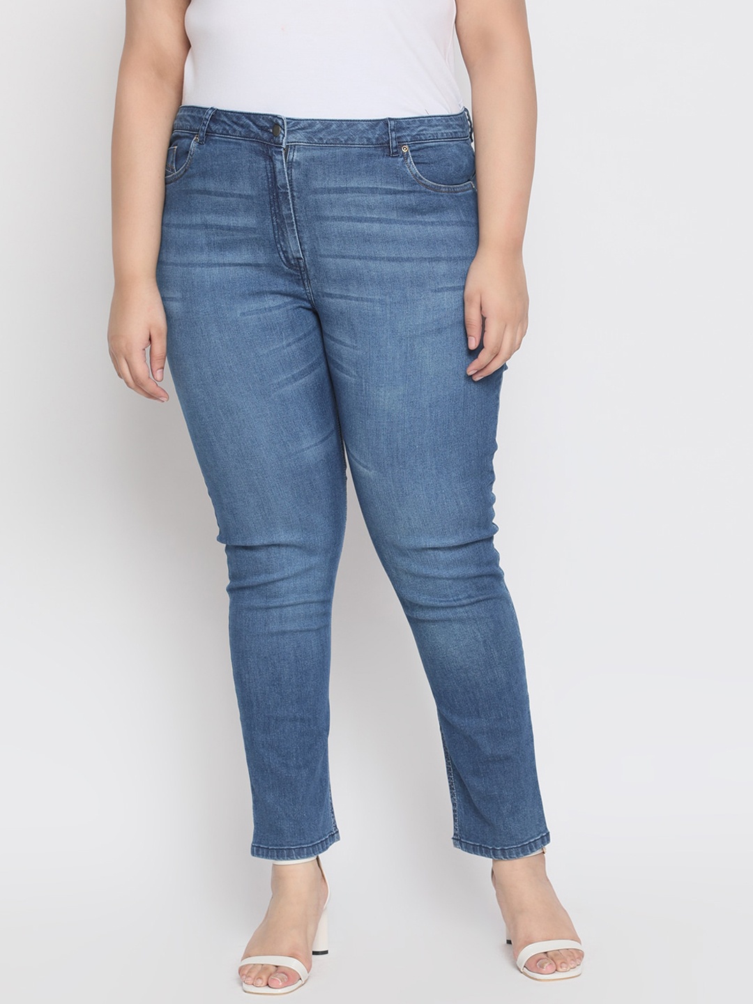 

Amydus Women Plus Size Blue Regular Fit Mid-Rise Clean Look Stretchable Jeans
