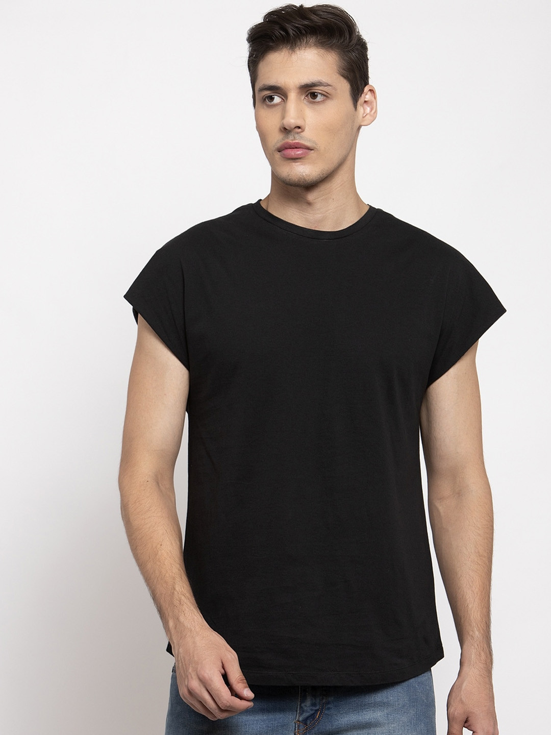 

DOOR74 Men Black Solid Round Neck T-shirt