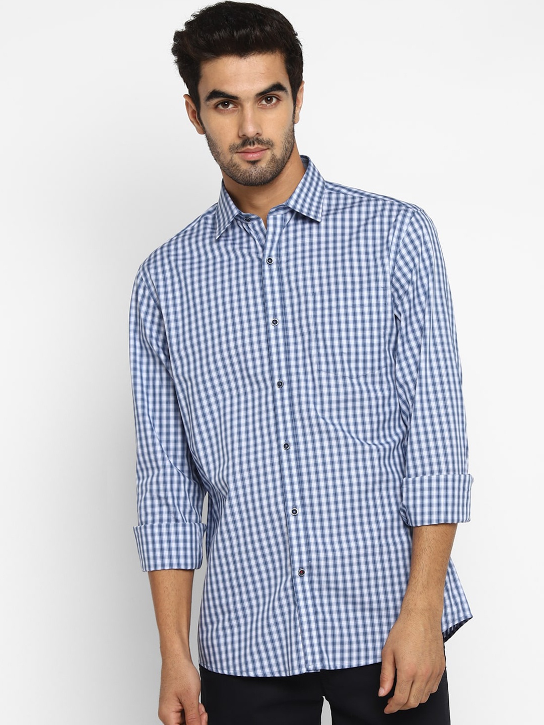 

METTLE Men Blue & White Regular Fit Checked Casual Shirt