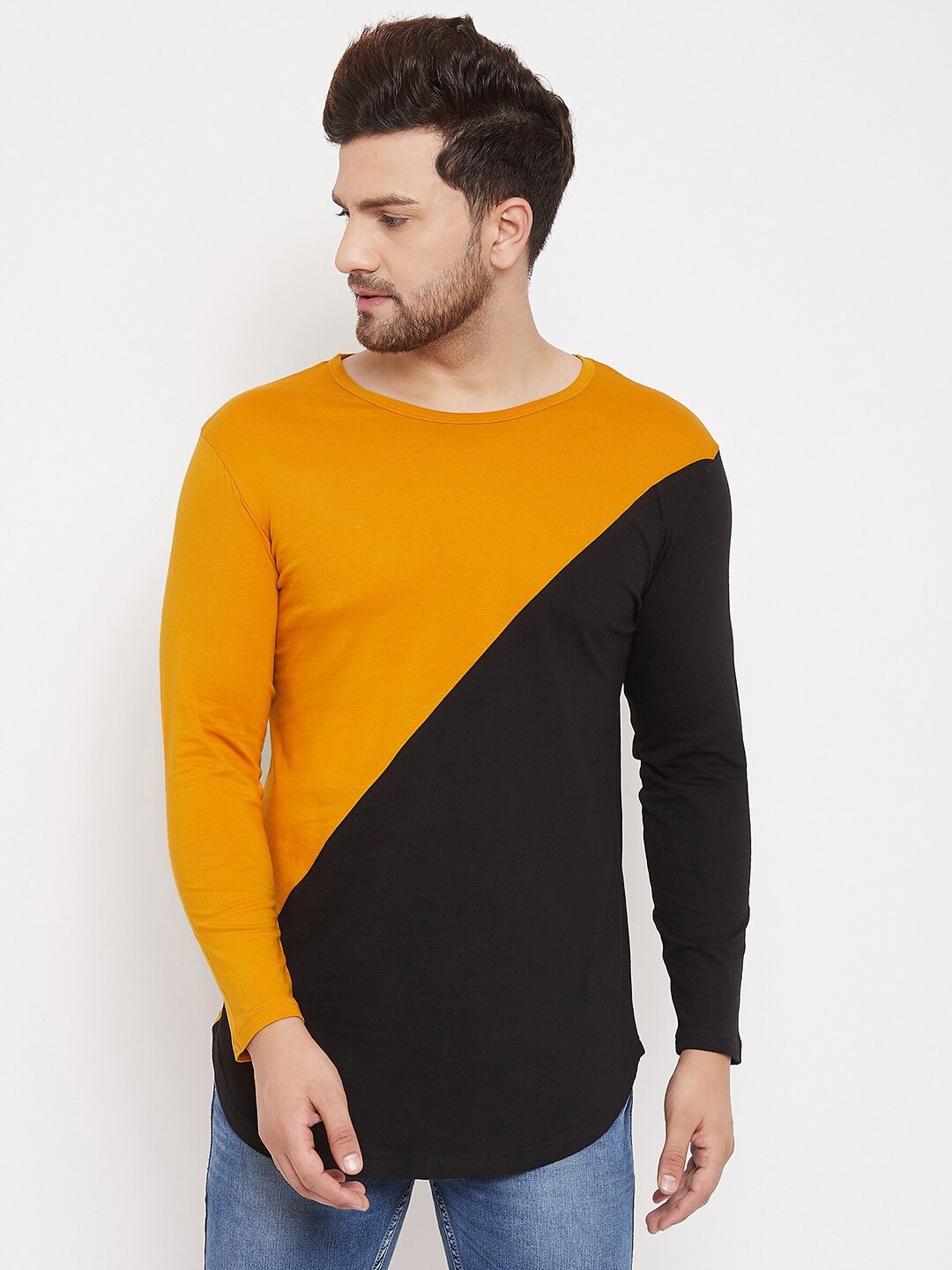 

Hypernation Men Black Colourblocked Round Neck T-shirt