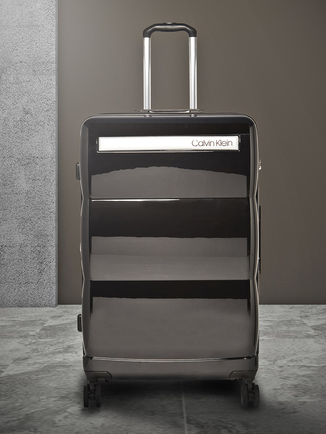 

Calvin Klein Black & Silver DOWN TO FLY Range Hard Large Luggage
