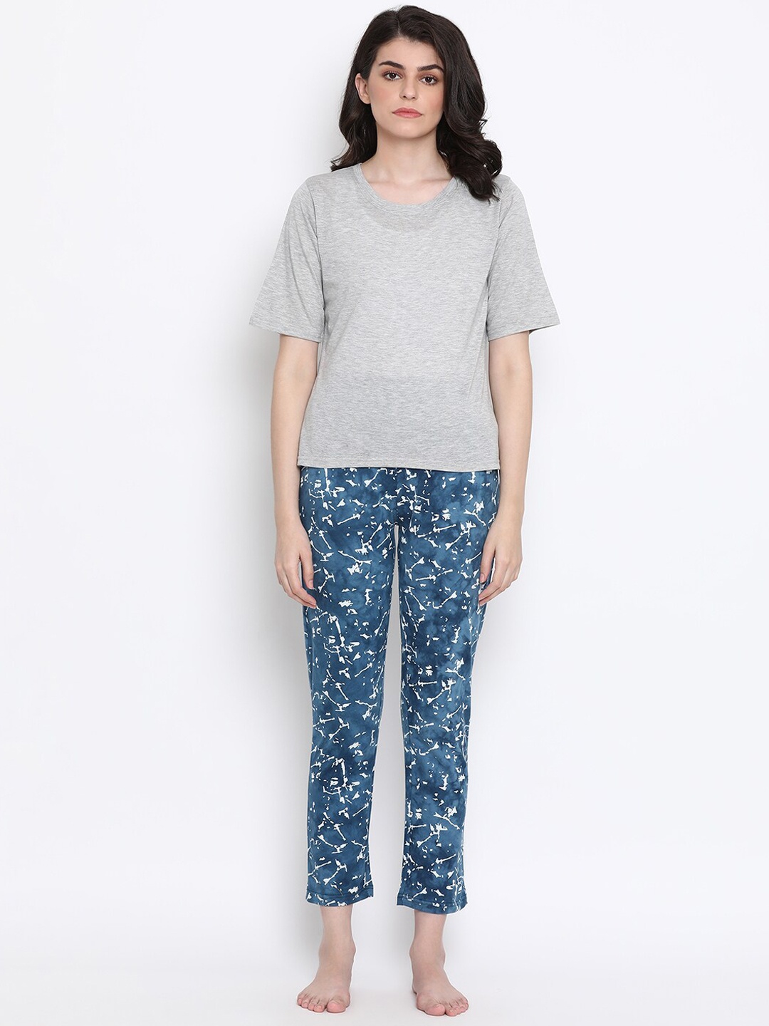 

Clovia Women Grey & Blue Solid Night suit