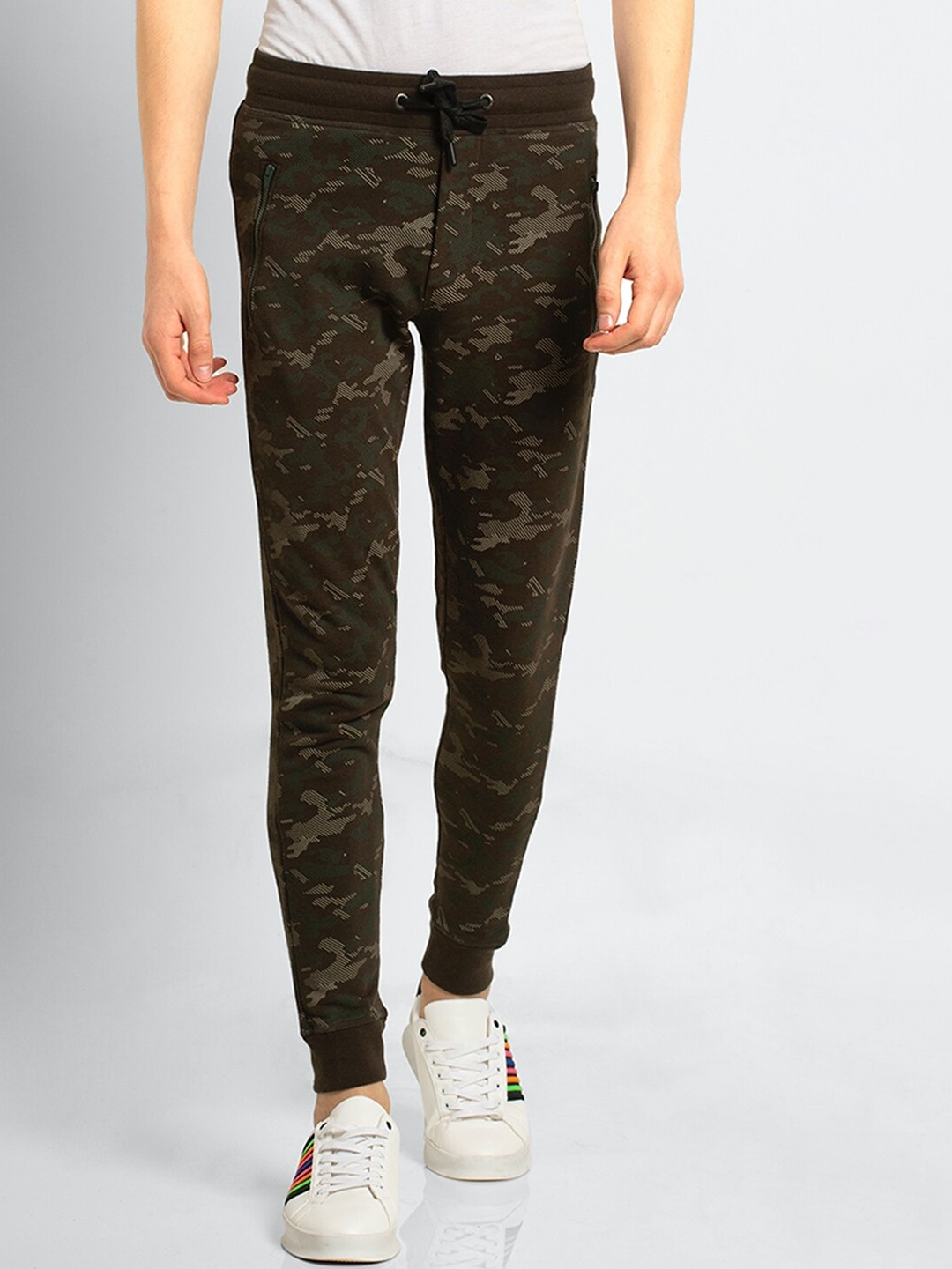 

Van Heusen Athleisure Men Printed Superior Performance Zipper Pocket Joggers, Olive