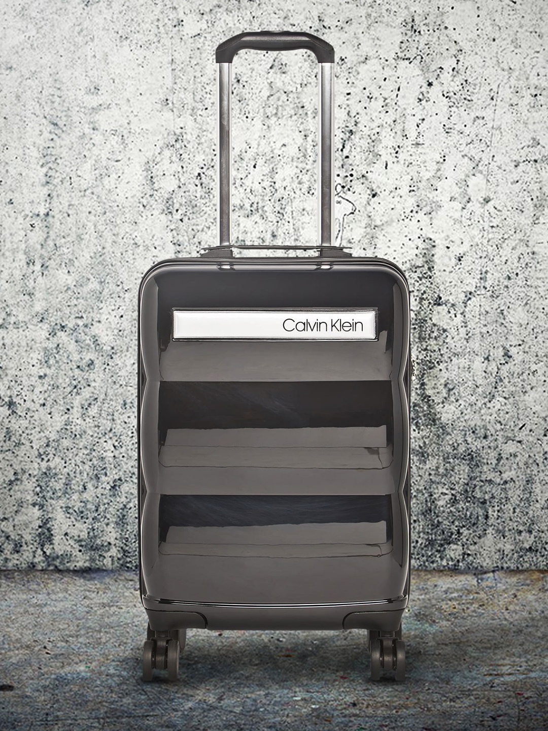 

Calvin Klein DOWN TO FLY Range Black & Silver Hard Cabin Luggage
