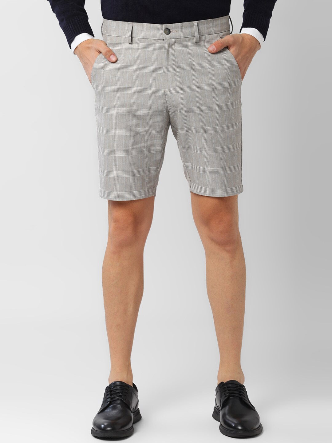 

Peter England Men Grey Checked Slim Fit Regular Shorts