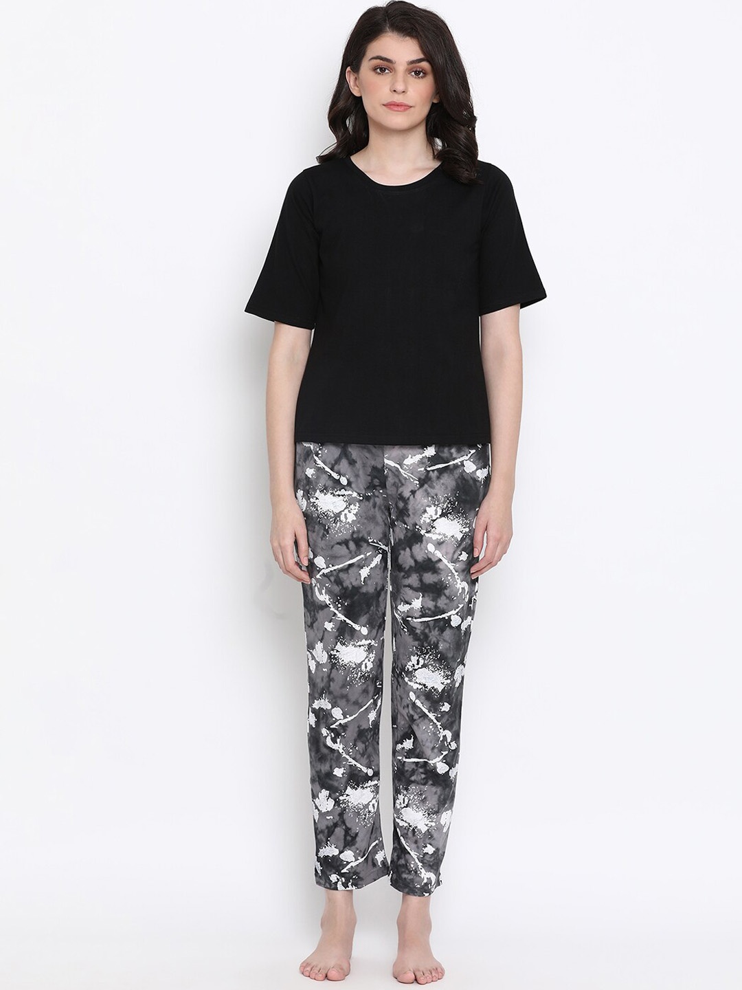 

Clovia Women Black & Grey Solid Night suit