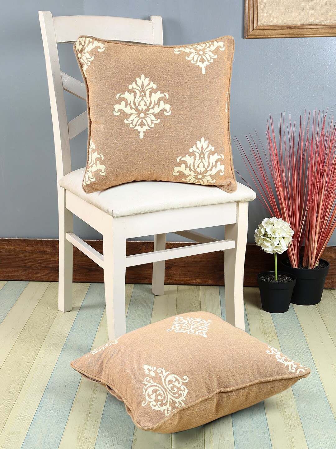 

Soumya Set of 2 Beige & White Floral Square Cushion Covers