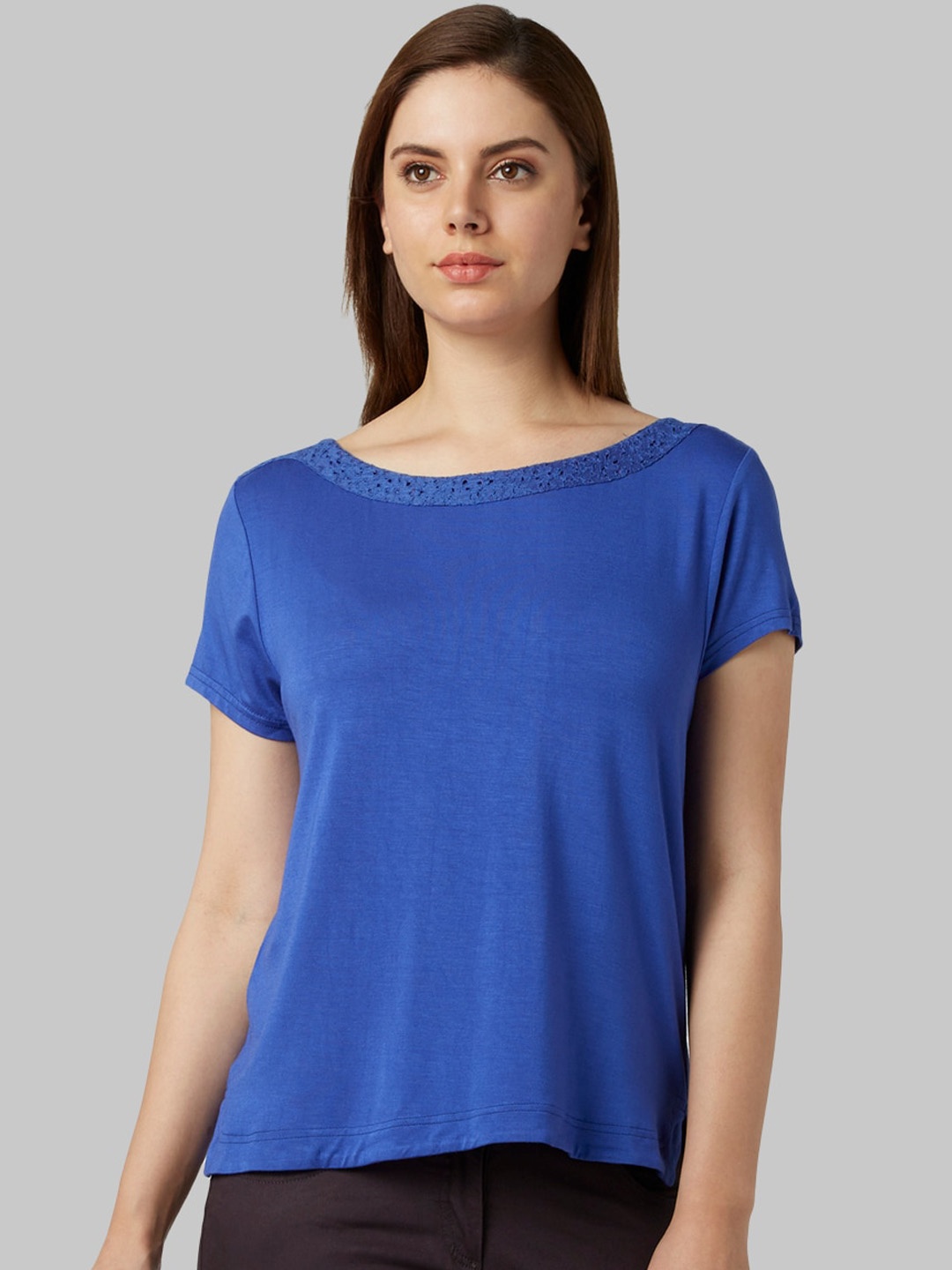 

Park Avenue Woman Women Blue Solid Boat Neck T-shirt