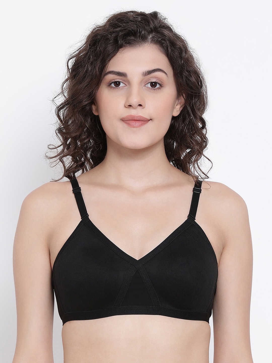 Clovia Black Solid Non-Wired Non Padded T-shirt Bra BR2079P1332E