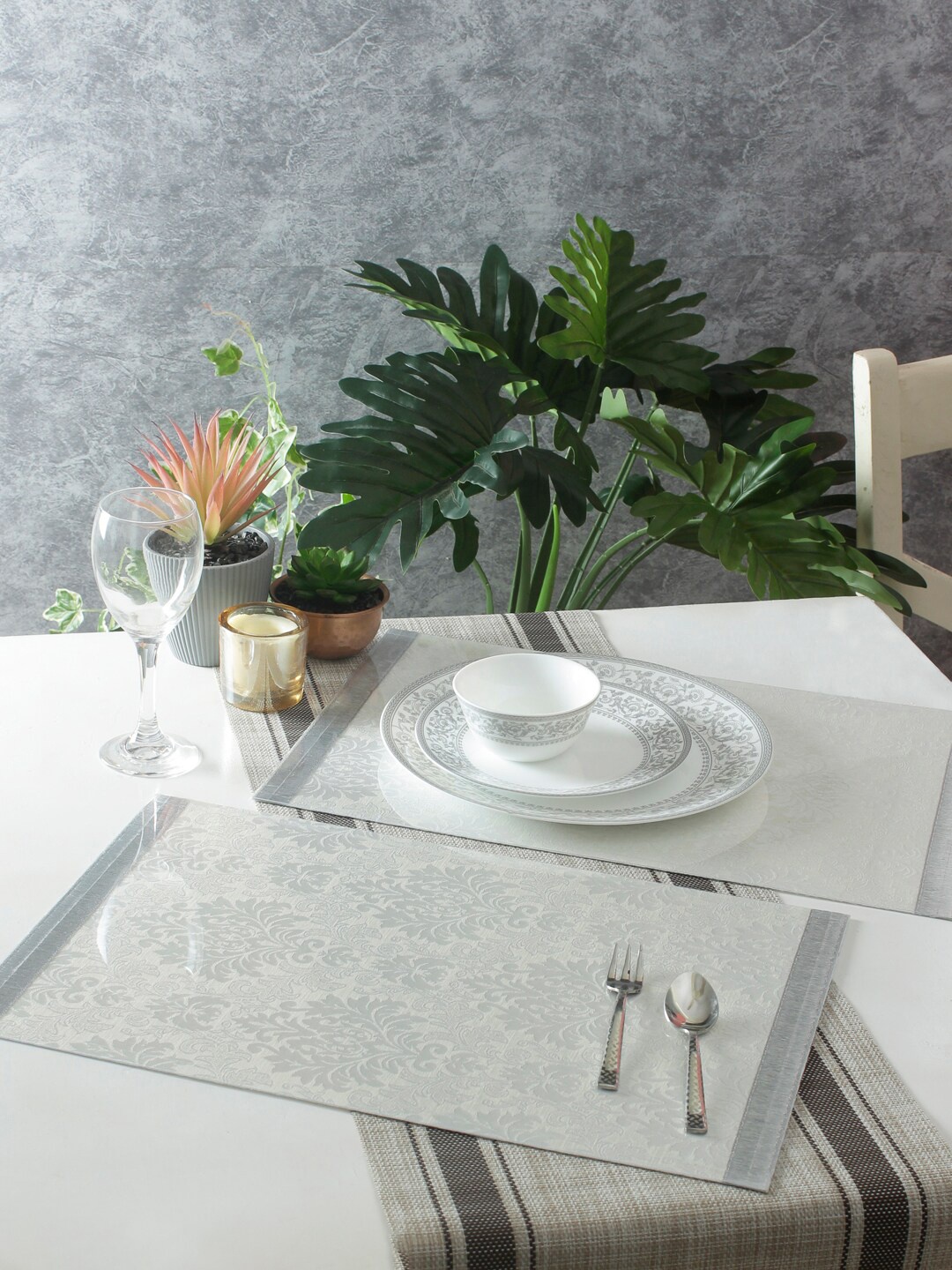 

eyda Set of 6 Silver Floral Table Placemats