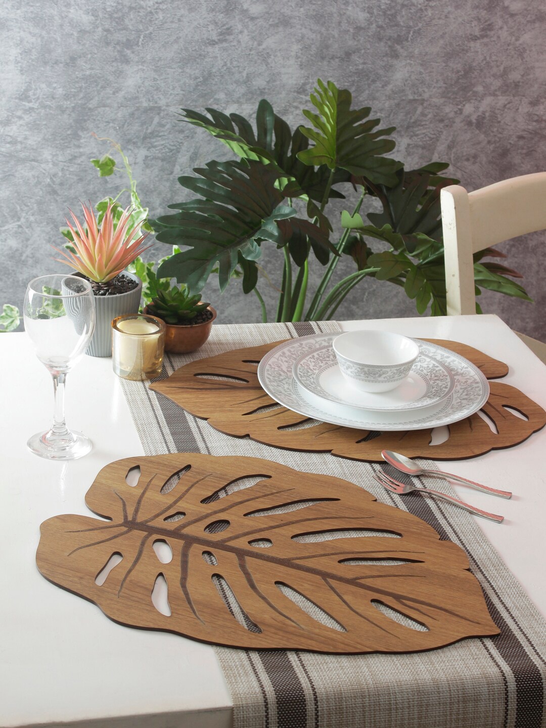 

eyda Set of 6 Brown Wooden Leaf-Shaped Sustainable Table Placemats