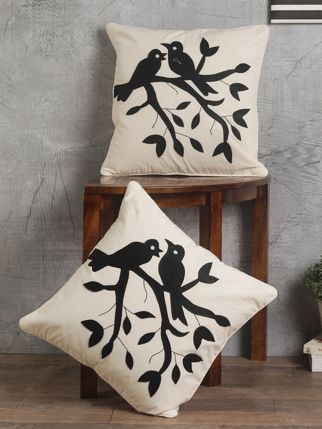 VarEesha Cream-Coloured & Black Set of 2 Applique Square Cushion Covers