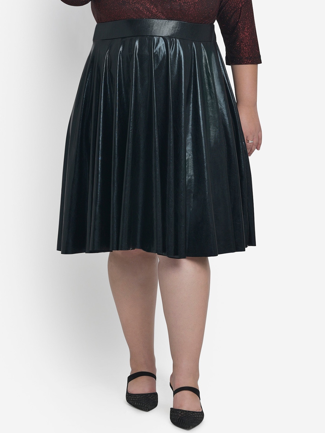

Martini Women Black Solid Flared Knee-Length Skirt