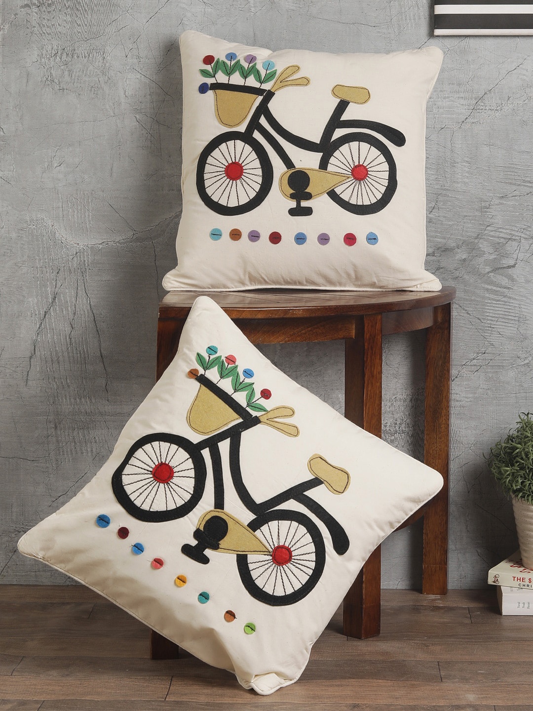 

VarEesha Off-White & Black Set of 2 Applique Square Cushion Covers