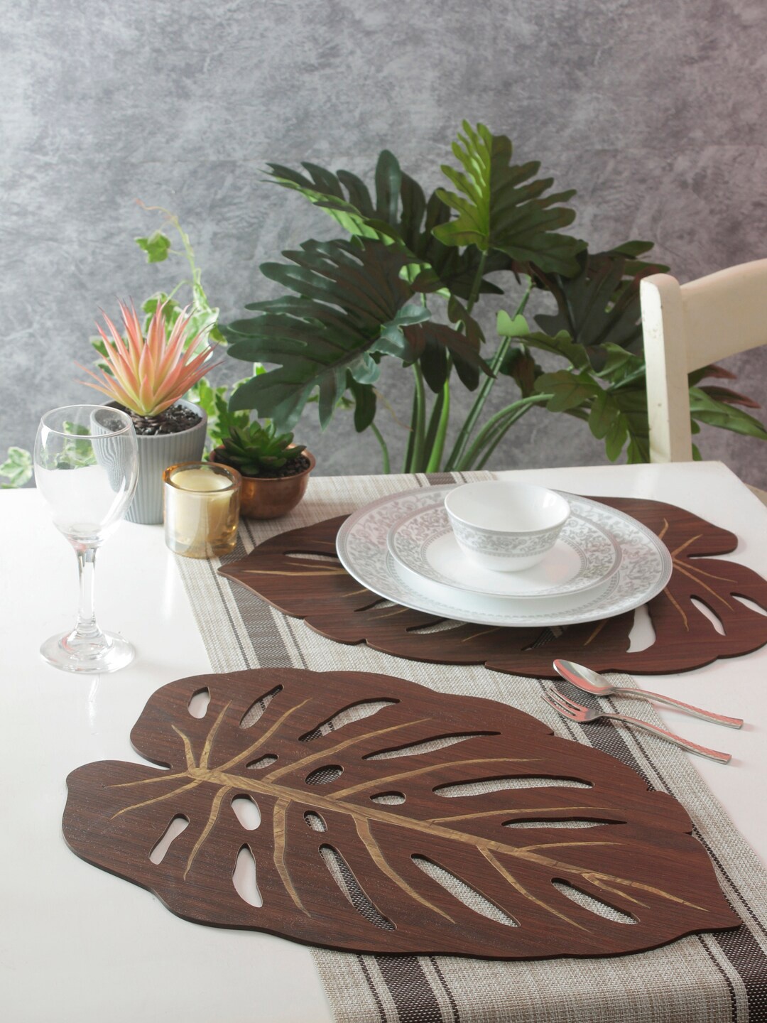

eyda Set of 6 Brown Wooden Leaf-Shaped Sustainable Table Placemats