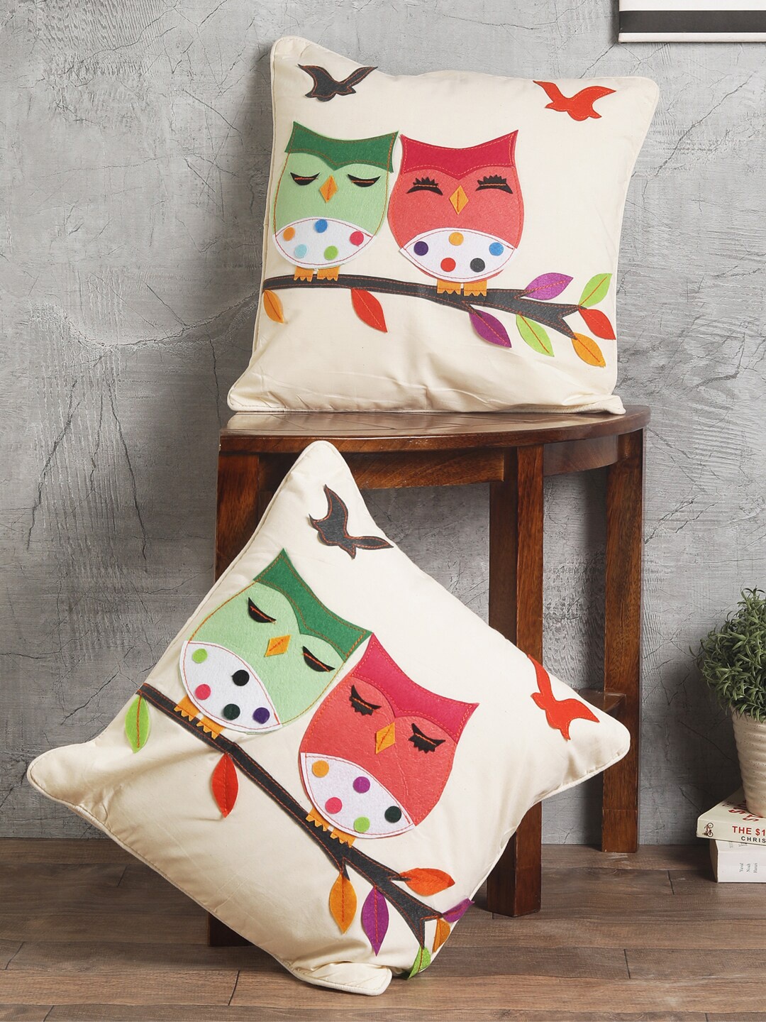 

VarEesha Off-White & Red Set of 2 Applique Square Cushion Covers
