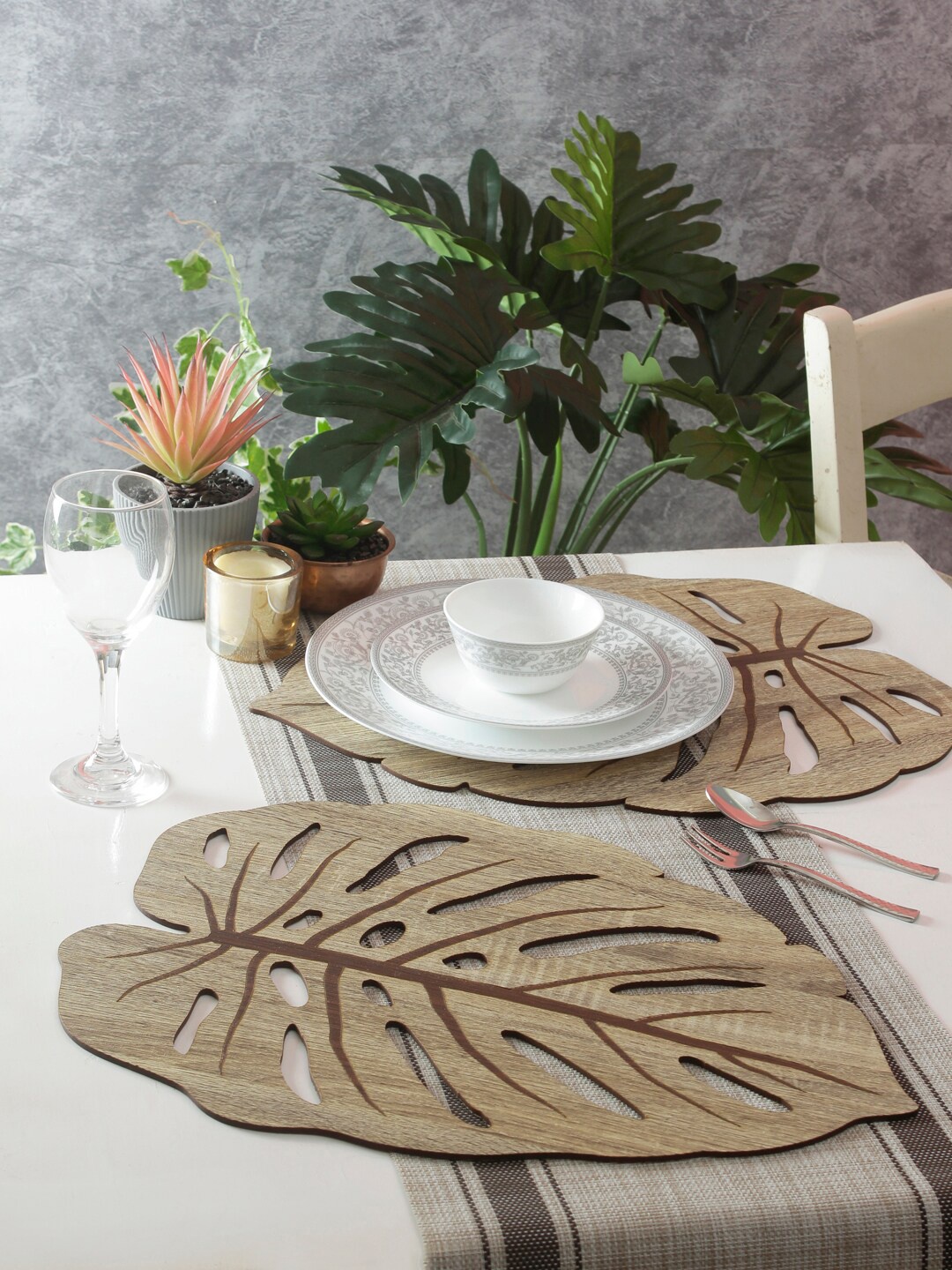 

eyda Set Of 6 Beige Wooden Leaf-Shaped Table Placemats