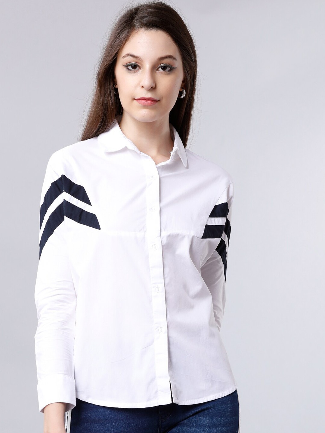 

Tokyo Talkies Women White & Black Regular Fit Colourblocked Casual Shirt