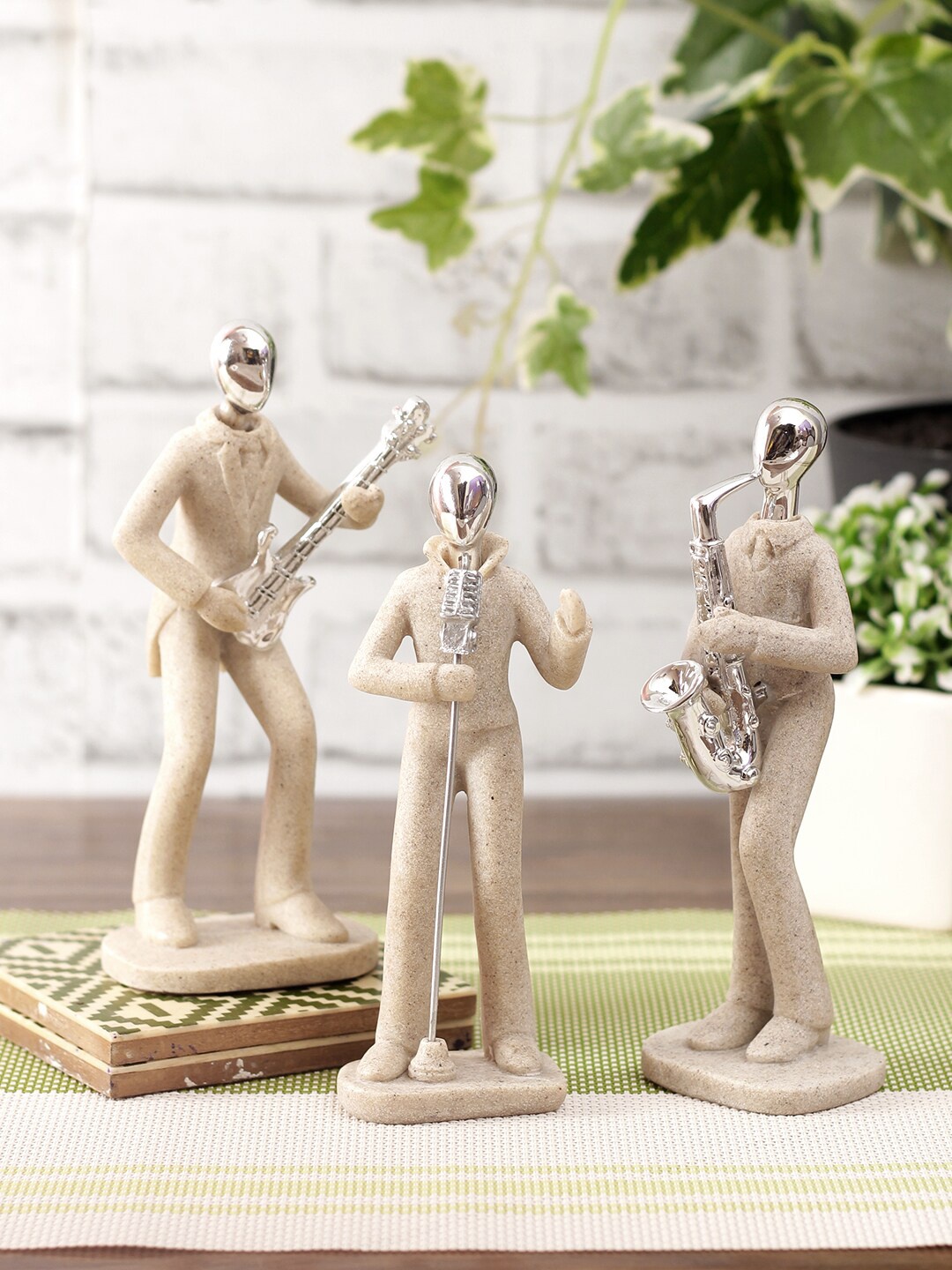 

TAYHAA Set of 3 Cream-Coloured Stone-Finished Musician Showpieces