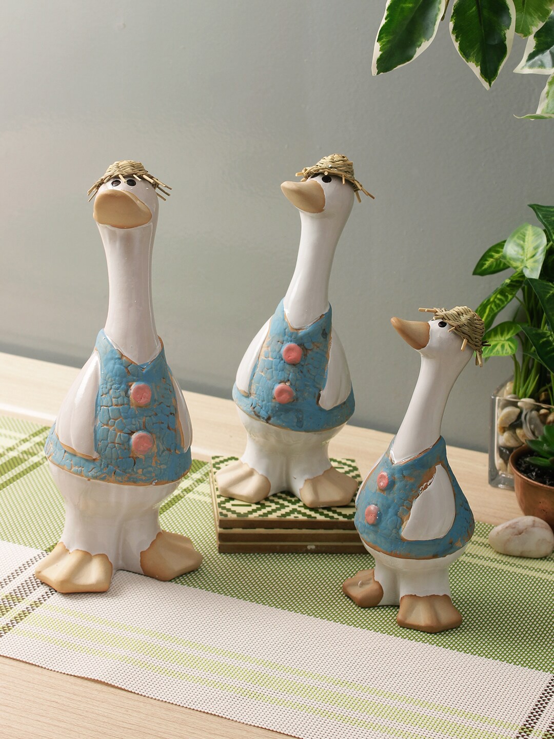 

TAYHAA Set of 3 White & Blue Handcrafted Duck family Showpiece
