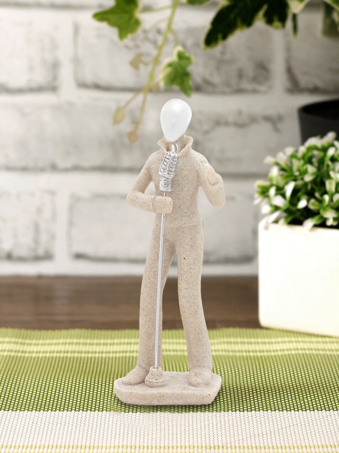 

TAYHAA Cream-Colored & Silver-Toned Stone-Finish Musician Showpiece