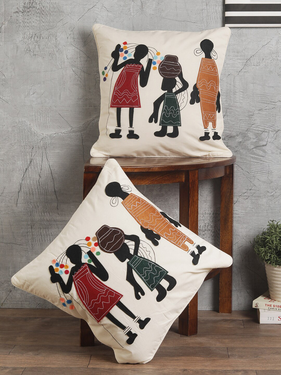 

VarEesha Off-White Set of 2 Applique Square Cushion Covers